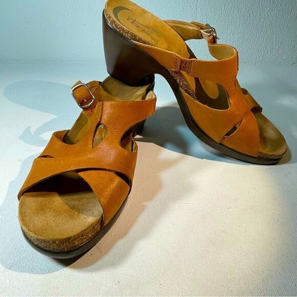 Dansko Cai tan Sandals 41 - Picture 1 of 9